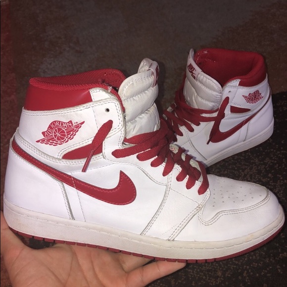 jordan retro 1 metallic red